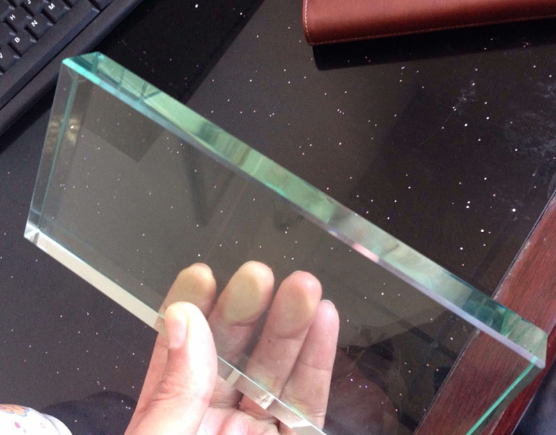 Glass sample after grinding and polishing02hje