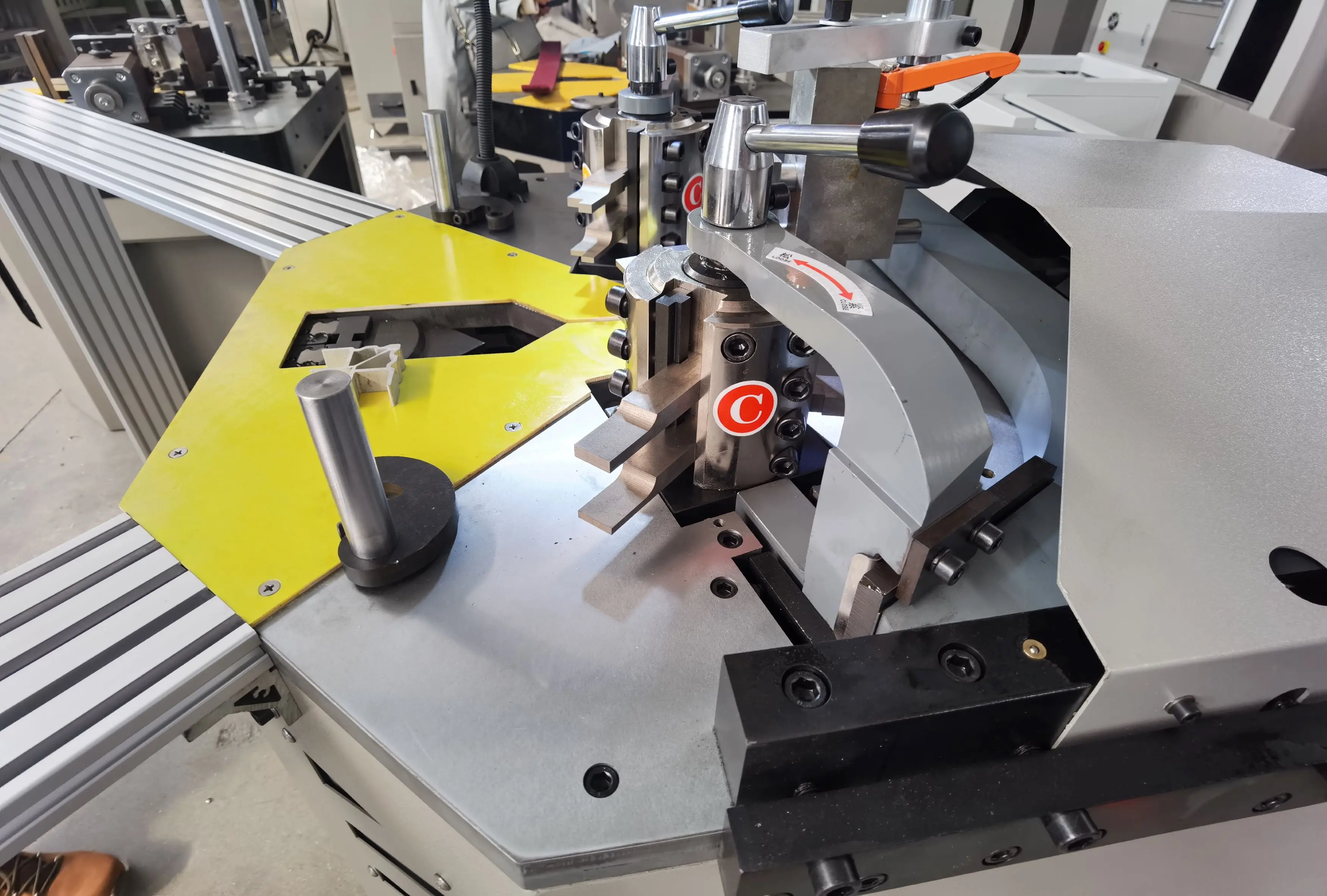 Multi working position Aluminum corner combining machine-product