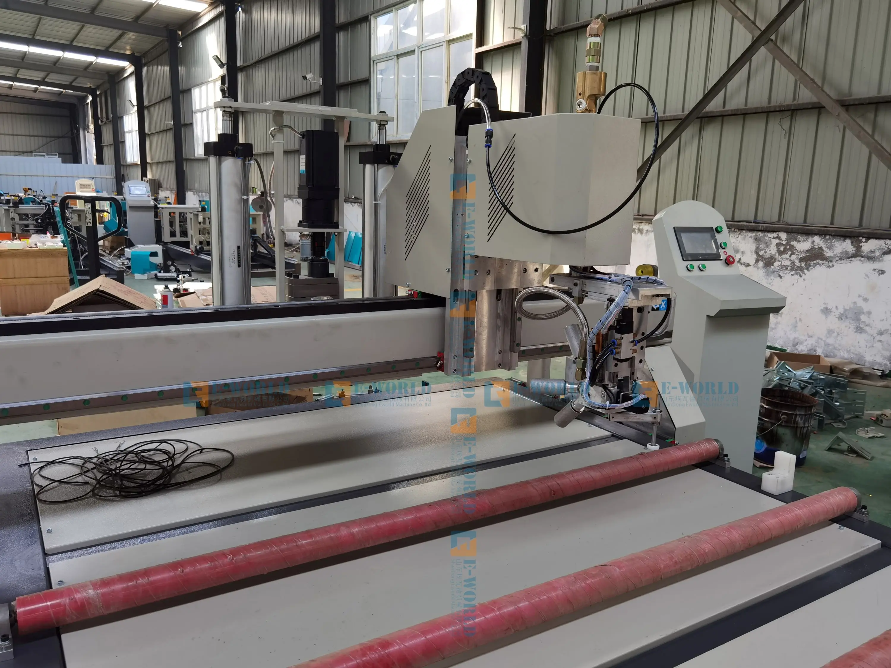 Automatic Glue sealing machine for windows doors-product